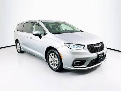 2023 Chrysler Pacifica Minivan Touring L FWD photo