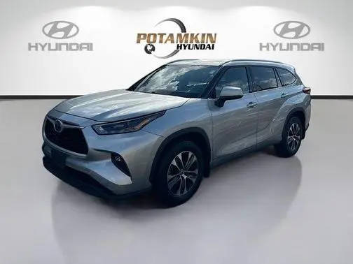 2022 Toyota Highlander Hybrid XLE AWD photo