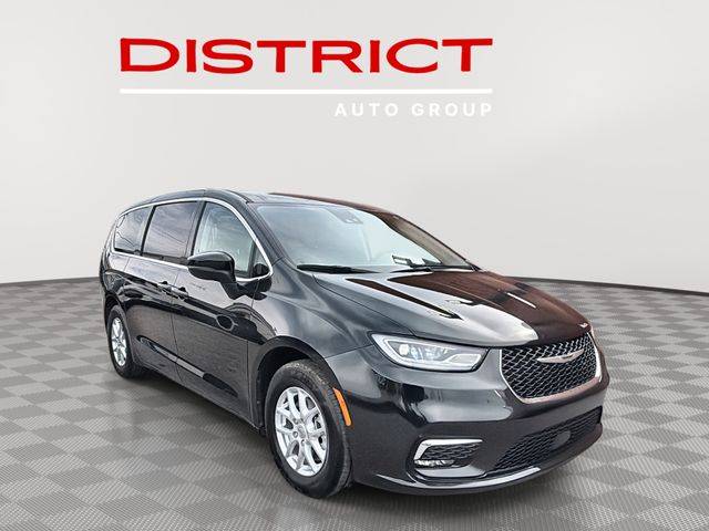2023 Chrysler Pacifica Minivan Touring L FWD photo