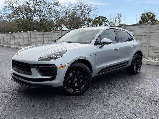 2022 Porsche Macan  AWD photo