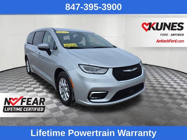 2023 Chrysler Pacifica Minivan Touring L FWD photo