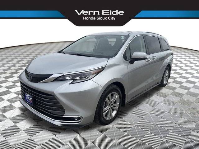 2022 Toyota Sienna Platinum AWD photo
