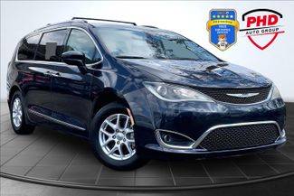 2020 Chrysler Pacifica Minivan Touring L FWD photo