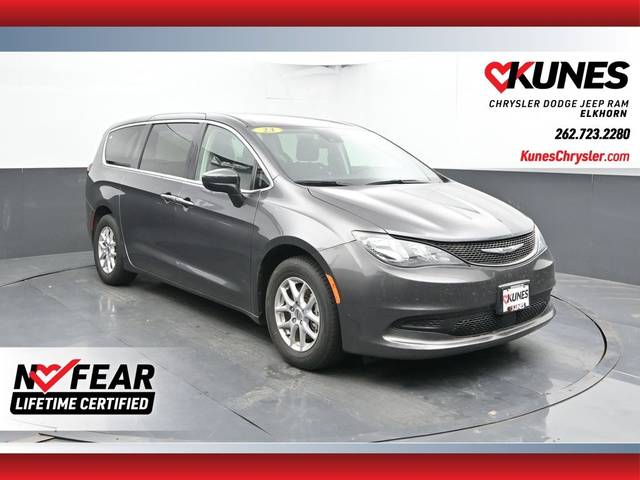 2023 Chrysler Voyager LX FWD photo