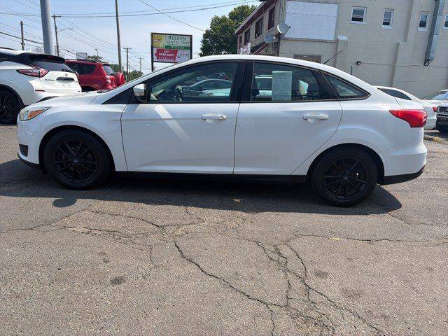 2015 Ford Focus SE FWD photo