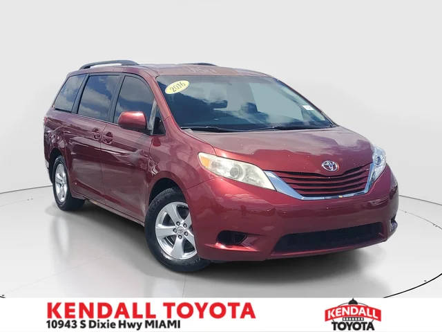 2015 Toyota Sienna LE FWD photo
