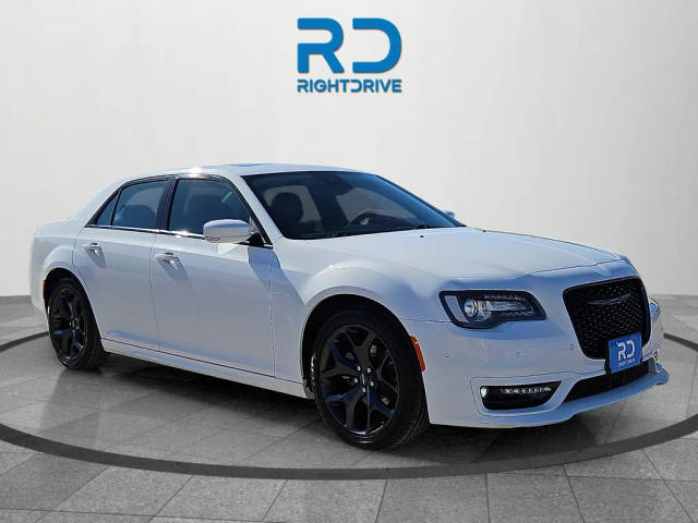 2023 Chrysler 300 Touring L RWD photo
