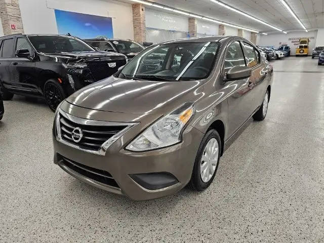 2016 Nissan Versa S Plus FWD photo