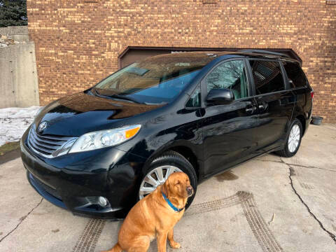 2015 Toyota Sienna  AWD photo