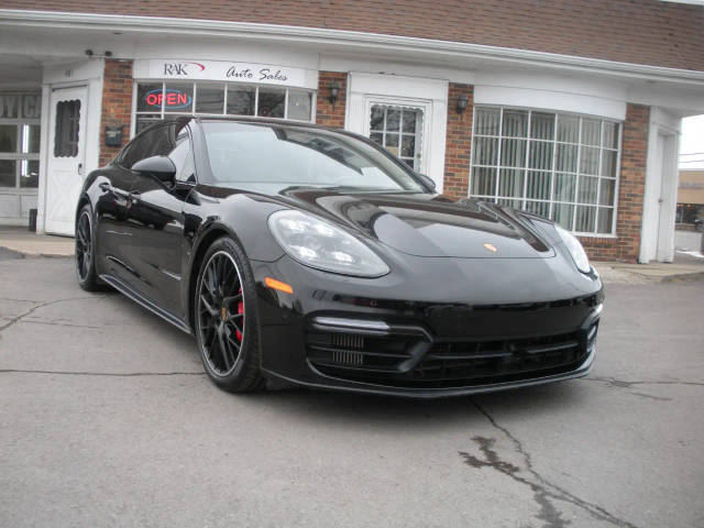 2019 Porsche Panamera GTS AWD photo