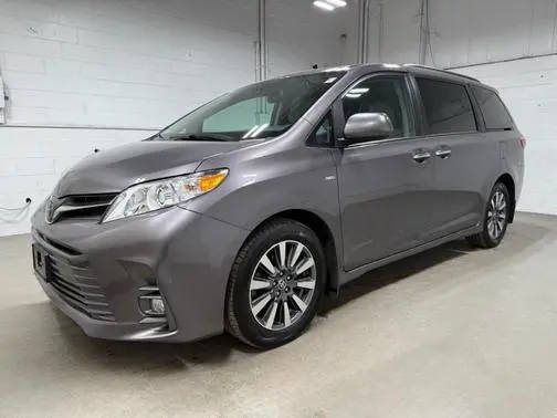 2020 Toyota Sienna XLE AWD photo