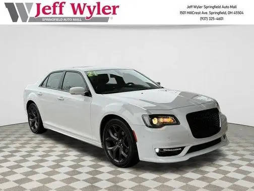 2021 Chrysler 300 Touring L RWD photo
