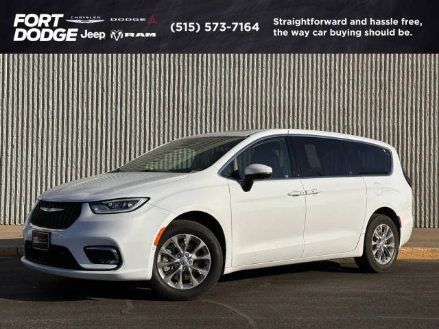 2023 Chrysler Pacifica Minivan Touring L AWD photo