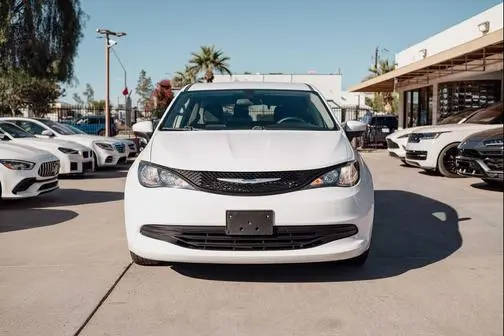 2022 Chrysler Voyager LX FWD photo