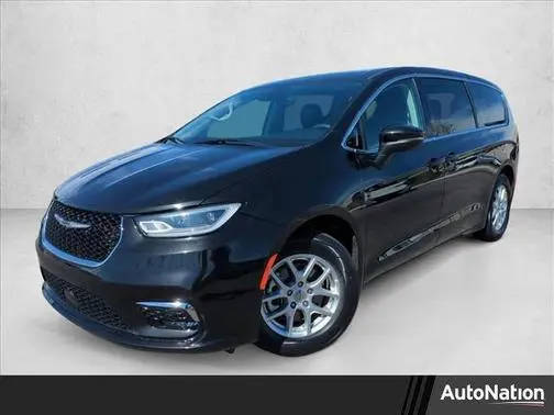 2023 Chrysler Pacifica Minivan Touring L FWD photo