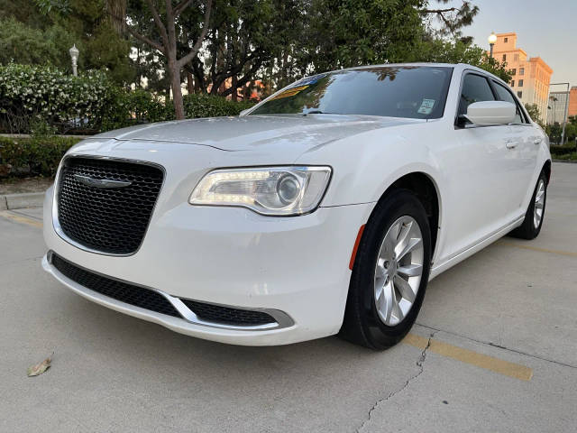2021 Chrysler 300 Touring RWD photo