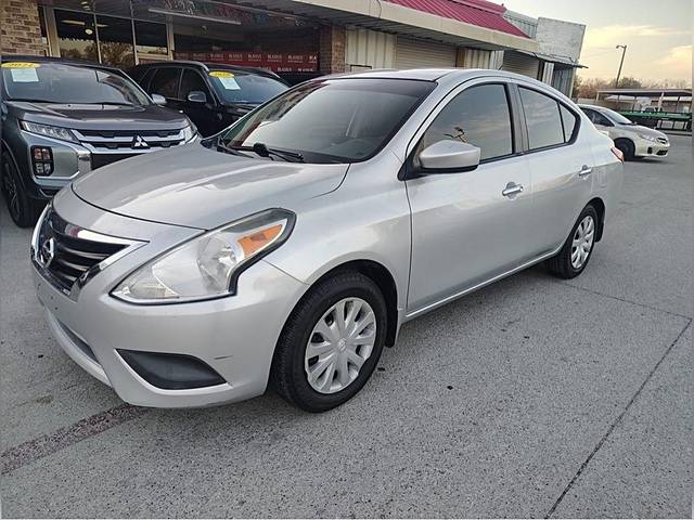 2016 Nissan Versa  FWD photo