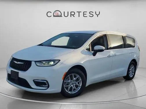 2023 Chrysler Pacifica Minivan Touring L FWD photo