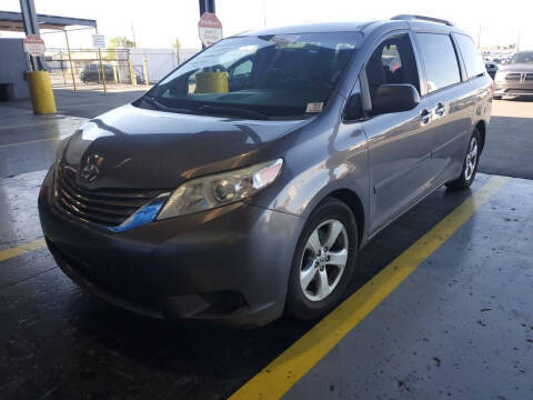 2016 Toyota Sienna  FWD photo