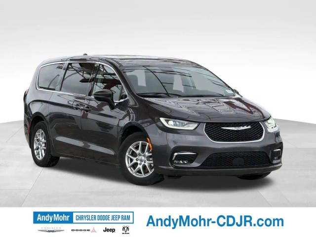 2023 Chrysler Pacifica Minivan Touring L FWD photo
