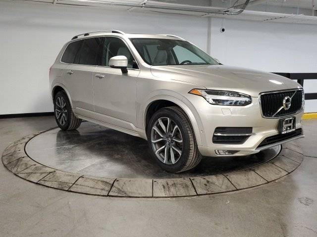 2016 Volvo XC90 T6 Momentum AWD photo
