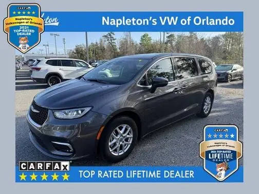 2023 Chrysler Pacifica Minivan Touring L FWD photo