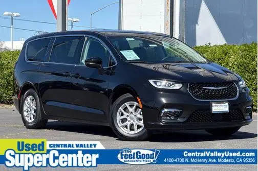 2023 Chrysler Pacifica Minivan Touring L FWD photo