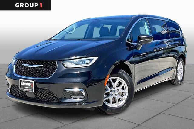 2023 Chrysler Pacifica Minivan Touring L FWD photo