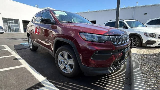 2022 Jeep Compass Latitude 4WD photo