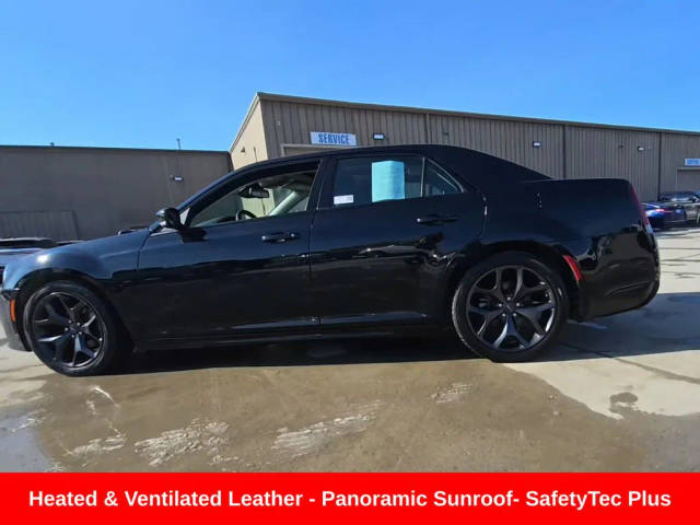 2023 Chrysler 300 Touring L RWD photo