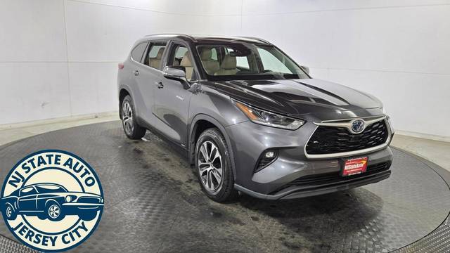 2021 Toyota Highlander Hybrid XLE AWD photo