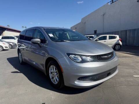 2021 Chrysler Voyager LX FWD photo