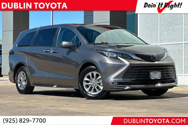 2022 Toyota Sienna XLE FWD photo