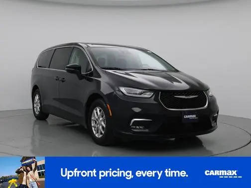 2023 Chrysler Pacifica Minivan Touring L FWD photo