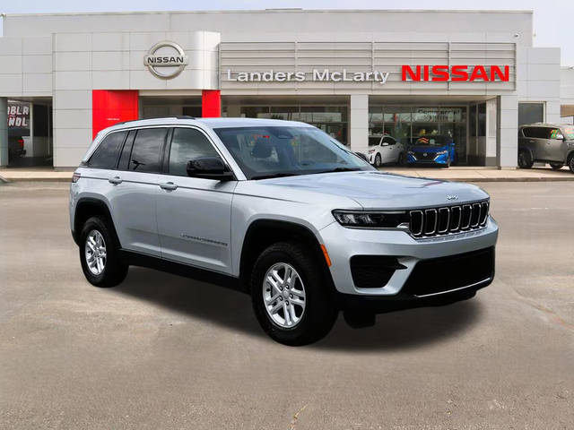 2023 Jeep Grand Cherokee Laredo 4WD photo