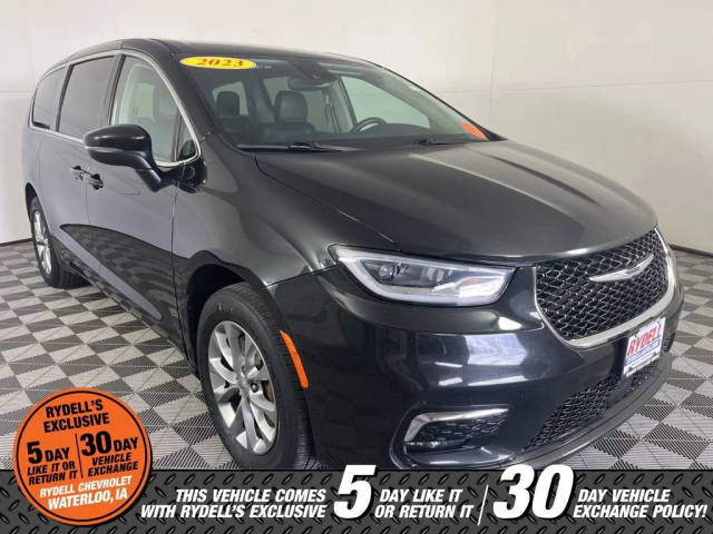 2023 Chrysler Pacifica Minivan Touring L AWD photo