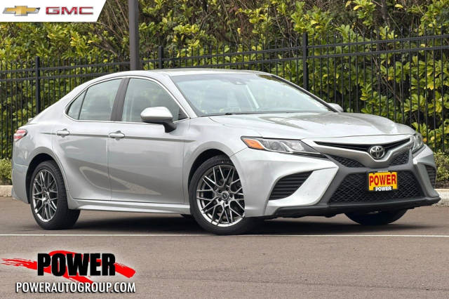 2020 Toyota Camry SE FWD photo
