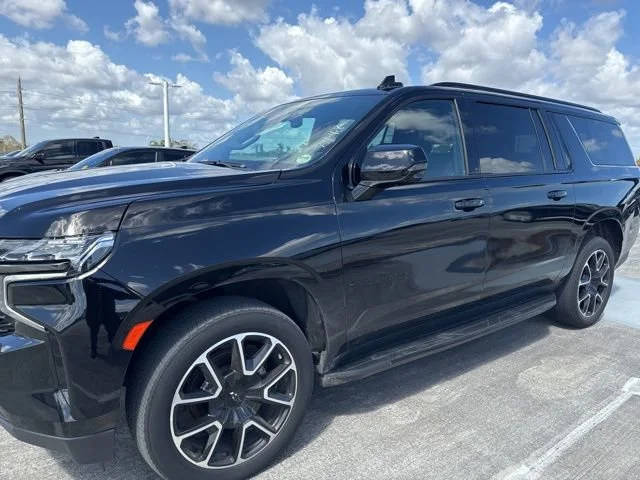 2022 Chevrolet Suburban RST 4WD photo