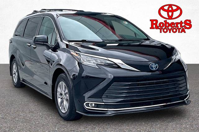 2022 Toyota Sienna XLE FWD photo