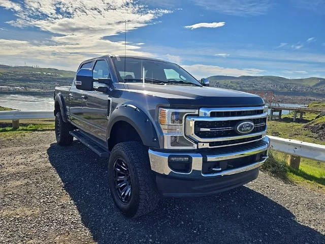 2021 Ford F-350 Super Duty LARIAT 4WD photo