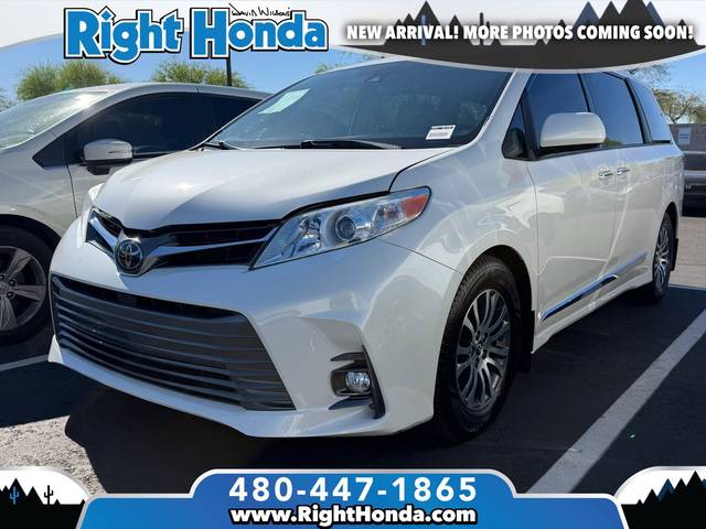 2020 Toyota Sienna XLE Premium FWD photo