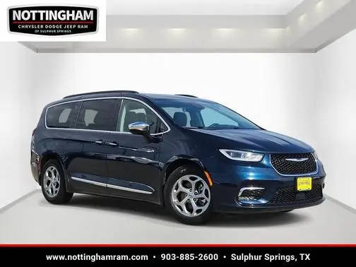 2023 Chrysler Pacifica Minivan Limited FWD photo