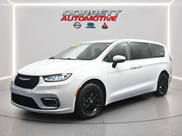 2023 Chrysler Pacifica Minivan Touring L FWD photo