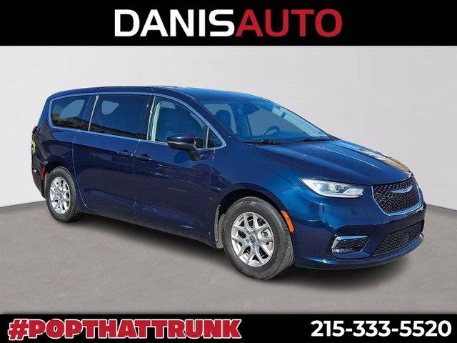 2023 Chrysler Pacifica Minivan Touring L FWD photo