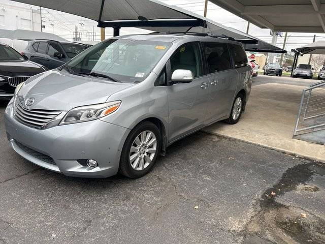 2017 Toyota Sienna XLE FWD photo