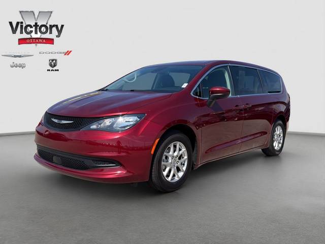 2023 Chrysler Voyager LX FWD photo