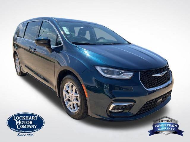 2023 Chrysler Pacifica Minivan Touring L FWD photo
