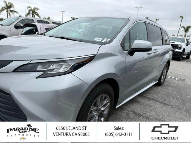 2022 Toyota Sienna LE AWD photo