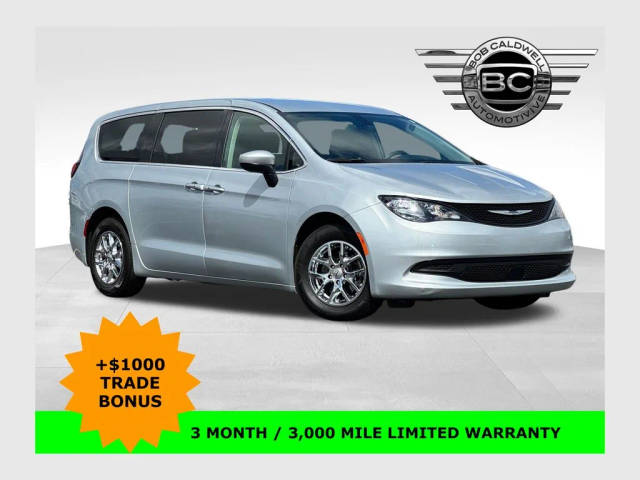 2022 Chrysler Voyager LX FWD photo