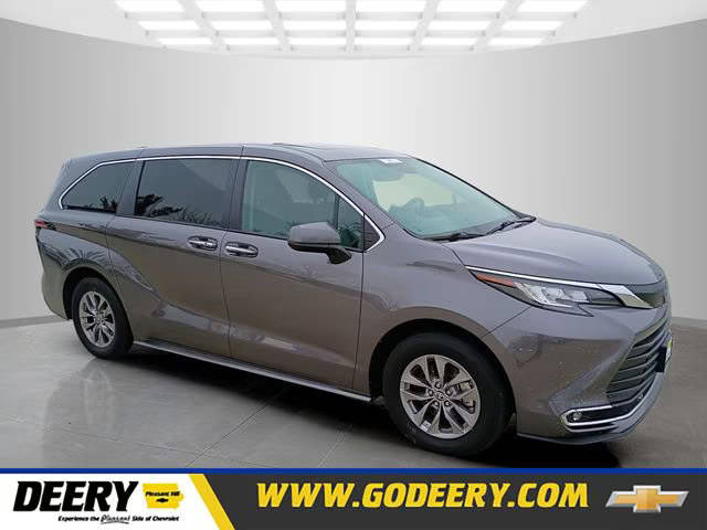 2022 Toyota Sienna XLE AWD photo